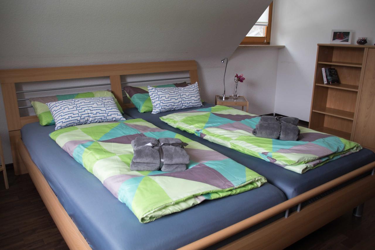 Ferienwohnung Weiher - Nähe Nürnberg / Messe Schwanstetten Zimmer foto